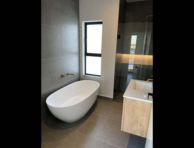 4 BEDROOM HOUSE FOR SALE IN SANDOWN